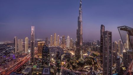تعرف شخص يعيش في دبي؟ إليك كيف يمكنك زيارتهم بتكلفة أقل