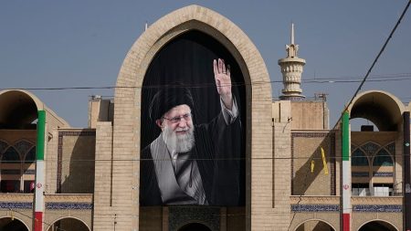 إيران تستقبل عشرات القادة الأجانب في جنازة خامنئي وسط غياب الدول الغربية