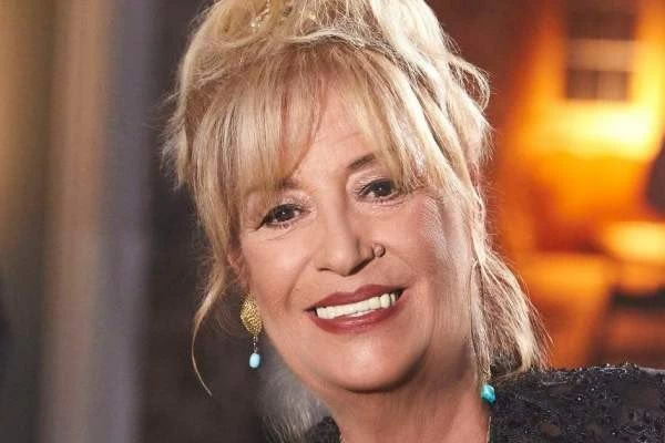 القبض على زوجين في قضية سرقة منزل منى واصف – أخبار السعودية