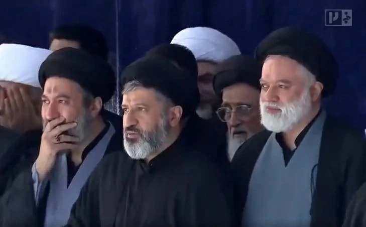لليوم الثاني.. لغز غياب مجتبى خامنئي عن جنازة والده