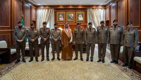 فيصل بن فهد يستقبل مدير شرطة المنطقة وعدداً من المترقين – أخبار السعودية