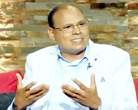 صابر مولاي أحمد يرمّم ذاكرة الواحات بـ«نداء النخيل» – أخبار السعودية