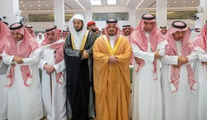 نائب أمير الرياض يؤدي صلاة الميت على سليمان العباد – أخبار السعودية