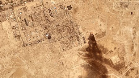 الحوثيون يصعّدون ضد السعودية.. قتلى في هجوم على المخا واستهداف منشأة لأرامكو في جازان