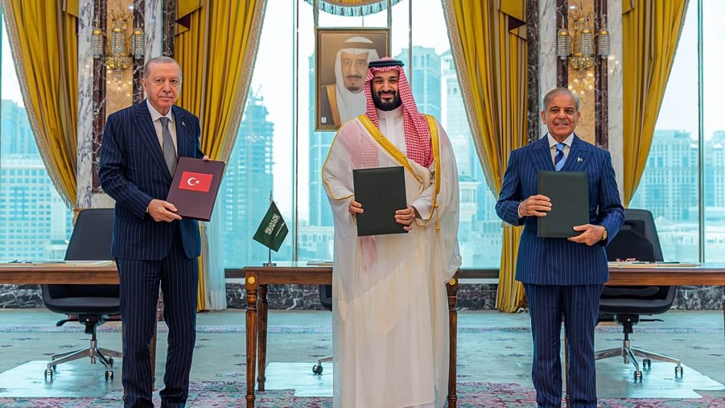 تركيا والسعودية وباكستان تعقد أول اجتماع بموجب “اتفاق مكة”.. ماذا سيبحث؟