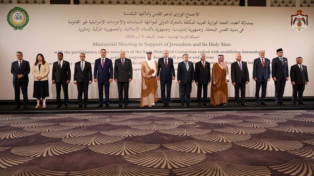 “لعب بالنار”.. دول عربية وإسلامية تحذر من تداعيات الإجراءات الإسرائيلية في القدس