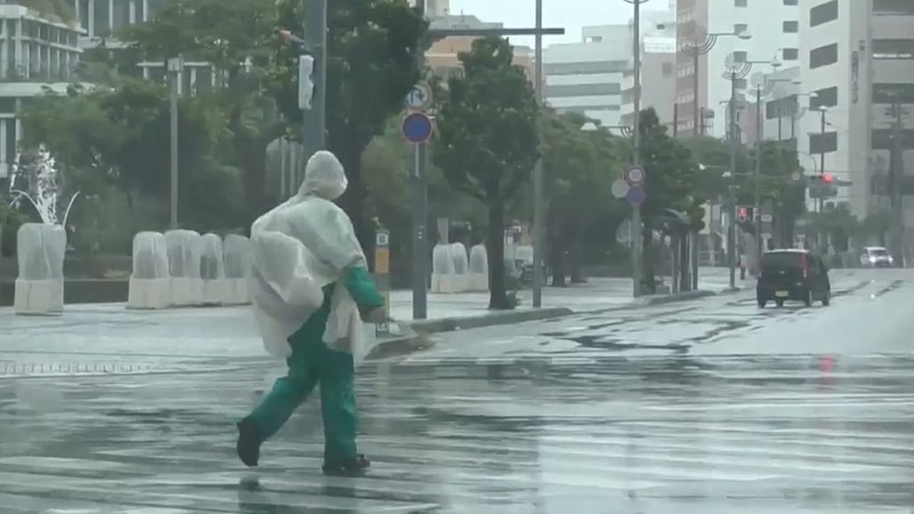 مسافرون عالقون ومنازل بلا كهرباء.. 8 قتلى جراء فيضانات واسعة في اليابان
