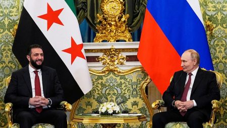بوتين والشرع يبحثان تطوير العلاقات وتعزيز التعاون بين موسكو ودمشق