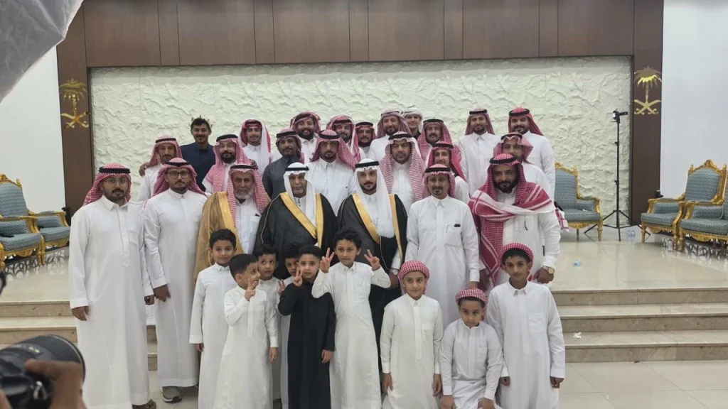 مشهور يحتفل بزواج عمر – أخبار السعودية