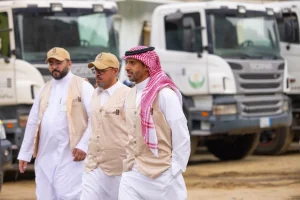 جهود أمانة عسير في إخماد حريق تنومة ودعم فرق الطوارئ
