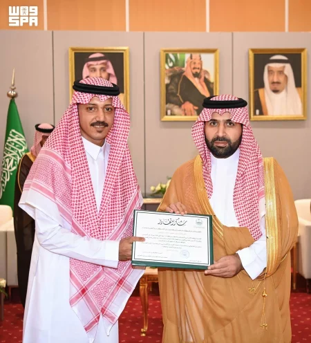 أمير جازان يكرّم 3 مواطنين لتبرعهم بأجزاء من أعضائهم – أخبار السعودية