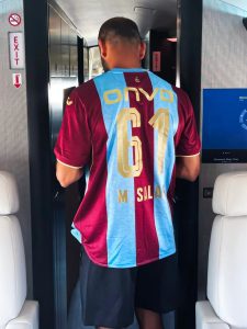 سر قميص محمد صلاح مع طرابزون سبور بالرقم 61 وتفاصيل العقد