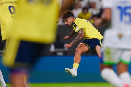 نادي النصر السعودي يكتسح الفتح بثلاثية في دوري روشن