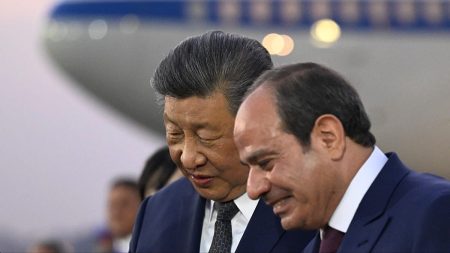 الرئيس الصيني يصل إلى مصر على وقع الضغوط الأمريكية على شركاء إيران