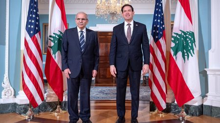 رئيس الوزراء اللبناني يدعو من واشنطن إلى جدول زمني واضح للانسحاب الإسرائيلي من لبنان