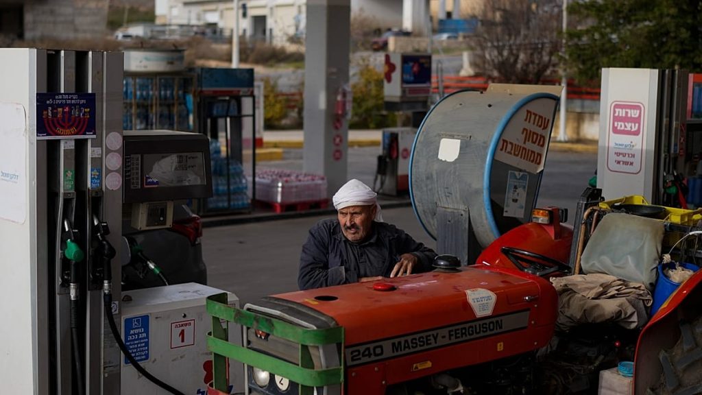 خطة جديدة لمواجهة أزمة المحروقات في سوريا.. بدائل للمازوت وإعادة تشغيل المصافي