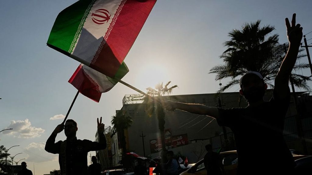 العقوبات تشتد على إيران.. هل أصبح العراق منفذًا اقتصاديًا للالتفاف عليها؟