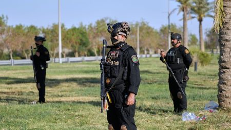 العراق والولايات المتحدة يوقّعان اتفاقًا لتسليم المركز الأمريكي في مطار بغداد