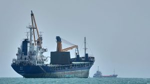 غواصون وروبوتات ومتفجرات.. هكذا لاحقت قوات النخبة الأميركية الألغام الإيرانية في هرمز