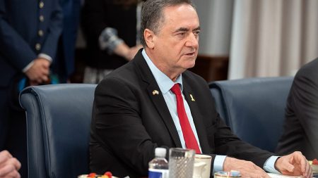 كاتس يهدد بإخلاء مدينة غزة إذا تم اختطاف “أي إسرائيلي مجددًا”