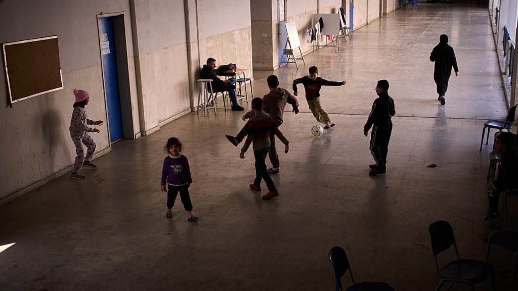 “الجيل الضائع”: أطفال لبنان يدفعون كلفة الحرب والأزمات..تأخر 4 سنوات في التعليم والقلق ينتاب 70%