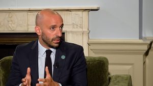 فرنسا سترفض التطرف ومارين لوبان في الانتخابات الرئاسية يقول حداد
