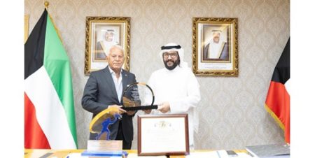 وكيل «الصحة» يكرّم البروفيسور موسى خورشيد الحائز جائزة الريادة العالمية في جراحة السمنة