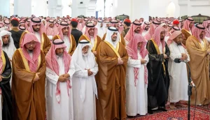 نائب أمير الرياض يؤدي صلاة الميت على سعد آل فريان – أخبار السعودية