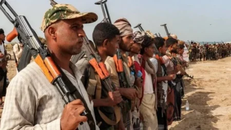 تصعيد عسكري في الساحل الغربي لليمن بـ 10 صواريخ باليستية