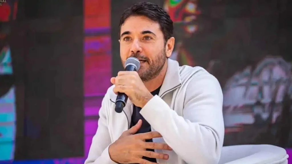 حصد 3 جوائز.. ما سر رسالة أحمد عز المؤثرة؟ – أخبار السعودية
