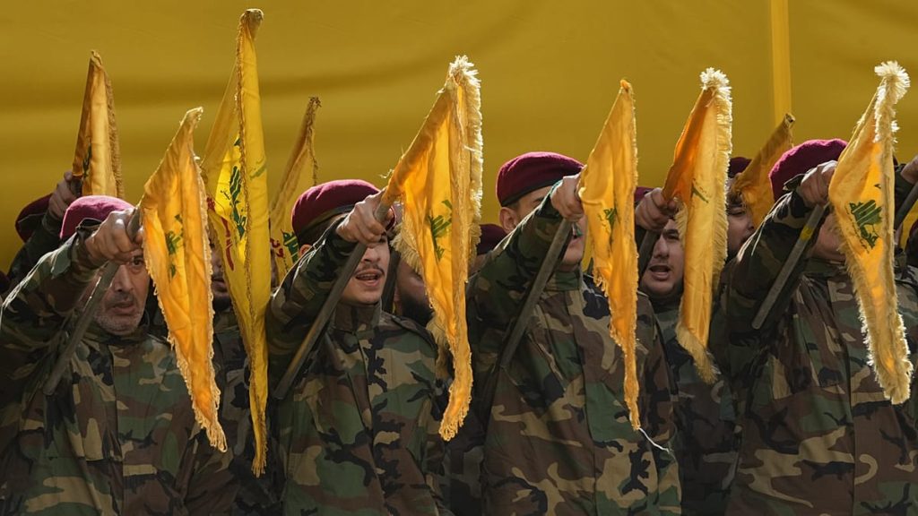 توقيف شخصين بحوزتهما نصف طن من المتفجرات في لبنان.. ما علاقة حزب الله؟