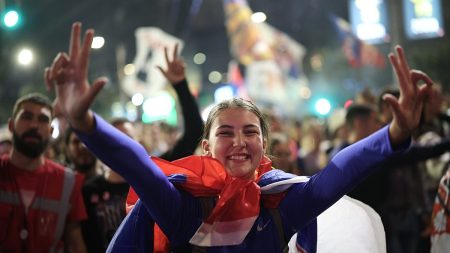 فيديو. صربيا: طلاب محتجون يحتشدون في بلغراد قبل الانتخابات المبكرة
