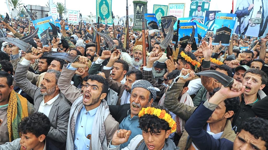 تصعيد مستمر في اليمن.. غارات مكثفة ومواجهات محتدمة تعيد تعز إلى واجهة الحرب