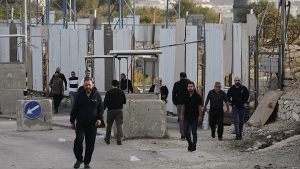 إسرائيل ترحل نحو 250 عائلة فلسطينية من الخليل في الضفة الغربية بعد مقتل جنود