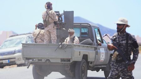 قوات الحكومة اليمنية تتقدم نحو باب المندب في هجوم ضد الحوثيين
