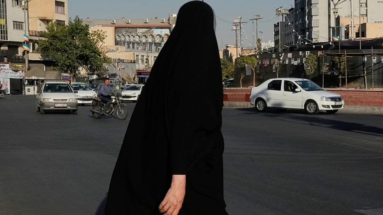 من مضيق هرمز إلى المنشآت النووية.. ما الذي يمنع انفجار الحرب مجددًا بين واشنطن وطهران؟