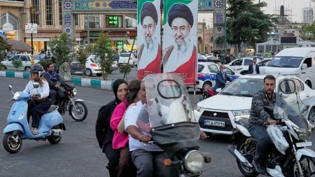 برلين تُعلن استعداد “الترويكا الأوروبية” للتفاوض مع إيران.. وترامب: يمكننا السيطرة على كل نفطها