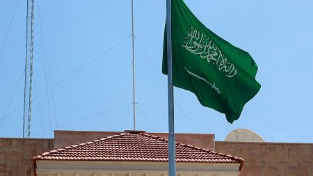 السعودية توسّع تنسيقها العسكري مع الغرب وسط تصاعد التهديدات.. اتصالات مع الناتو ووزراء دفاع 3 دول