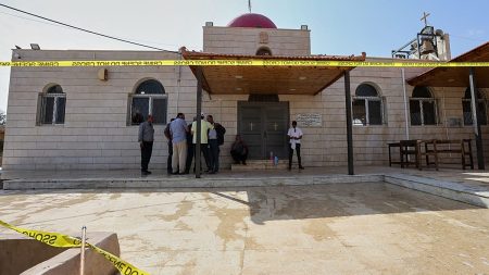 الأردن يشيّع ضحايا الهجوم الدامي على كنيسة في الكرك.. والسلطات تتوعّد المنفذين
