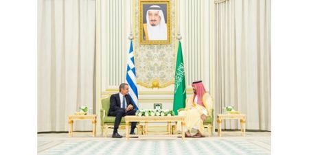 ولي العهد السعودي ورئيس الوزراء اليوناني يبحثان جهود تعزيز الأمن والاستقرار الإقليمي والدولي