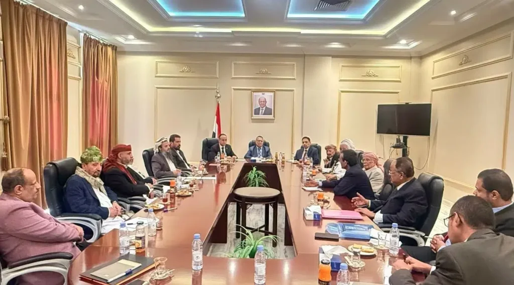 مجلس الشورى اليمني يدين الهجوم الحوثي على مطار الملك خالد