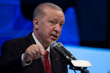 أردوغان يدين هجمات الحوثي على السعودية ويؤكد التضامن