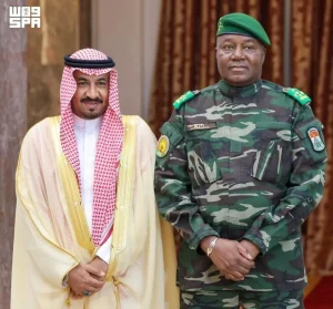 السفير أحمد المحائلي يسلّم أوراق اعتماده لرئيس النيجر