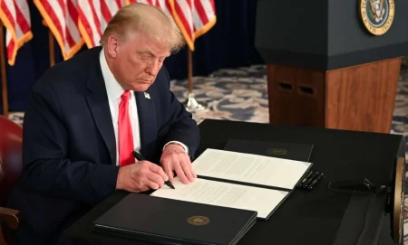 ترامب يقرر تعليق العقوبات الأمريكية على روسيا ومواقف الكونغرس