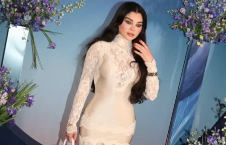 هيفا وهبي تتألق بالأبيض العاجي في إطلالة تجمع بين الأنوثة والفخامة – أخبار السعودية