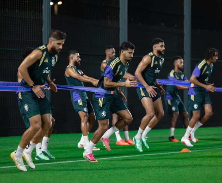 حماية حقوق المنتخب السعودي: رصد 90 مخالفة تجارية